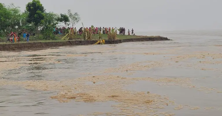 নদীর পাড়